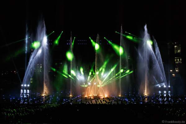 Wassershow in der Autostadt Wolfsburg 2012 im alten Hafen vor altem VW-Kraftwerk