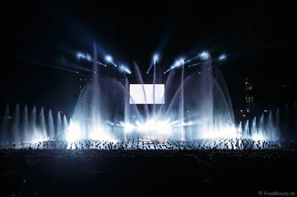 Wassershow in der Autostadt Wolfsburg 2012 im alten Hafen vor altem VW-Kraftwerk