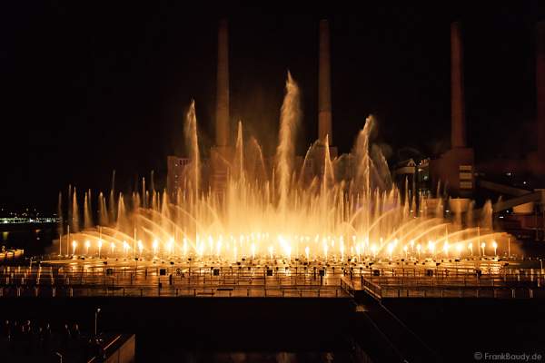 Wassershow in der Autostadt Wolfsburg 2012 im alten Hafen vor altem VW-Kraftwerk