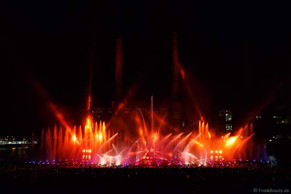 Wassershow in der Autostadt Wolfsburg 2012 im alten Hafen vor altem VW-Kraftwerk