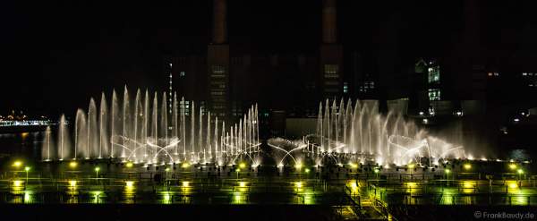 Wassershow in der Autostadt Wolfsburg 2012 im alten Hafen vor altem VW-Kraftwerk