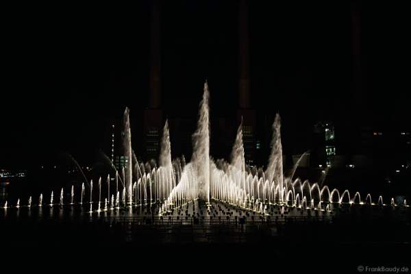 Wassershow in der Autostadt Wolfsburg 2012 im alten Hafen vor altem VW-Kraftwerk