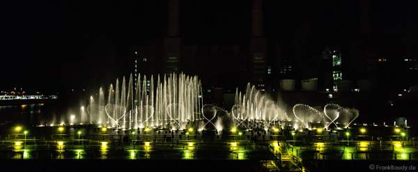 Wassershow in der Autostadt Wolfsburg 2012 im alten Hafen vor altem VW-Kraftwerk
