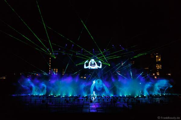 Wassershow in der Autostadt Wolfsburg 2012 im alten Hafen vor altem VW-Kraftwerk