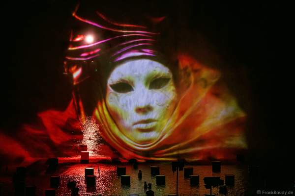 Wassershow in der Autostadt Wolfsburg 2012 im alten Hafen vor altem VW-Kraftwerk