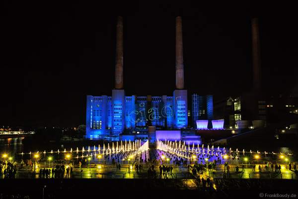 Wassershow in der Autostadt Wolfsburg 2012 im alten Hafen vor altem VW-Kraftwerk