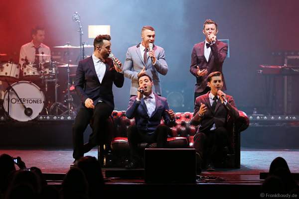 Lachie Chapman, Mike Crawshaw, Darren Everest, Mark Franks und Timmy Matley von The Overtones beim Konzert am 18. Februar 2013 in der Jahrhunderthalle Frankfurt