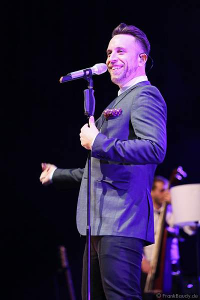 Lachie Chapman  beim Konzert mit The Overtones am 18. Februar 2013 in der Jahrhunderthalle Frankfurt