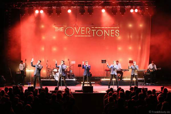 Lachie Chapman, Mike Crawshaw, Darren Everest, Mark Franks und Timmy Matley von The Overtones beim Konzert am 18. Februar 2013 in der Jahrhunderthalle Frankfurt