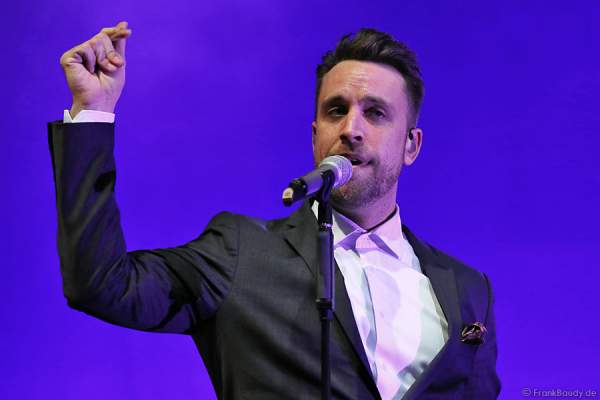 Lachie Chapman beim Konzert mit The Overtones am 18. Februar 2013 in der Jahrhunderthalle Frankfurt