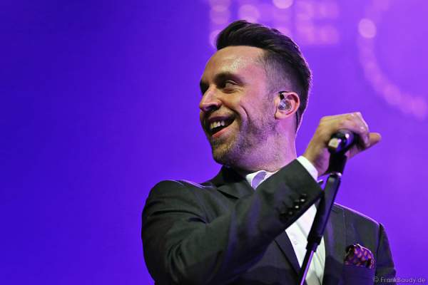 Lachie Chapman beim Konzert mit The Overtones am 18. Februar 2013 in der Jahrhunderthalle Frankfurt