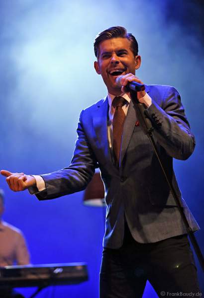 Mike Crawshaw beim Konzert mit The Overtones am 18. Februar 2013 in der Jahrhunderthalle Frankfurt