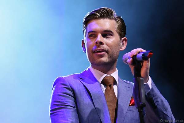 Mike Crawshaw beim Konzert mit The Overtones am 18. Februar 2013 in der Jahrhunderthalle Frankfurt