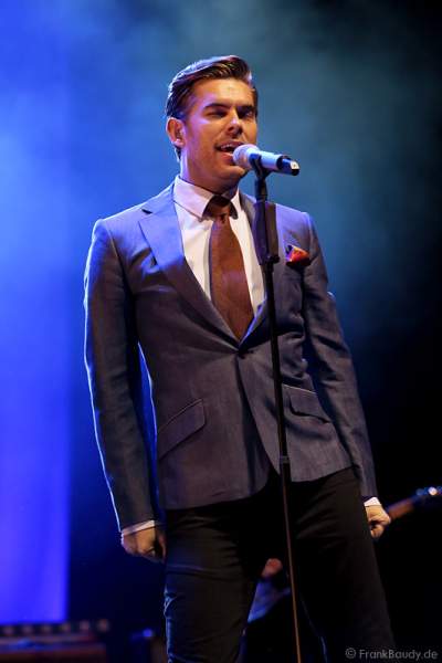 Mike Crawshaw beim Konzert mit The Overtones am 18. Februar 2013 in der Jahrhunderthalle Frankfurt
