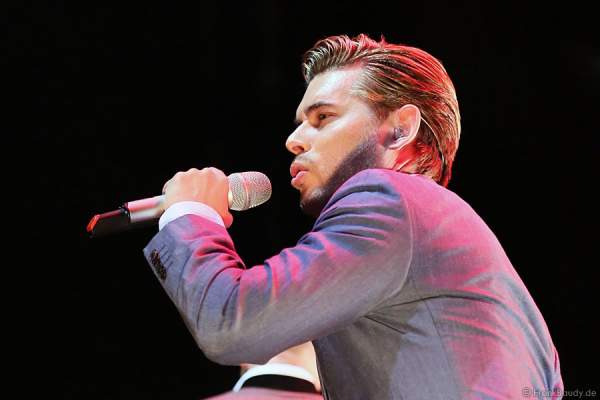 Mike Crawshaw beim Konzert mit The Overtones am 18. Februar 2013 in der Jahrhunderthalle Frankfurt