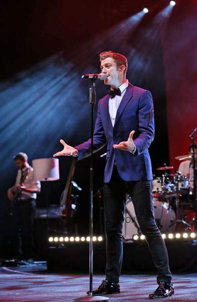 Timmy Matley beim Konzert mit The Overtones am 18. Februar 2013 in der Jahrhunderthalle Frankfurt