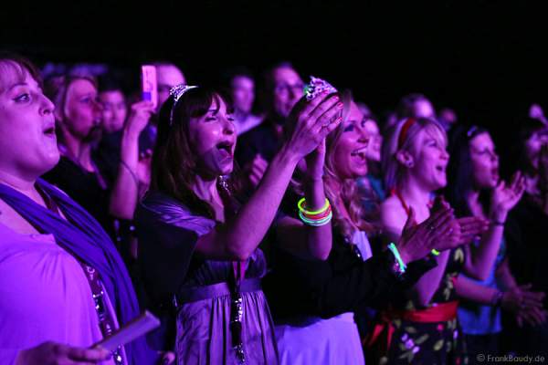 Fans beim Konzert mit The Overtones am 18. Februar 2013 in der Jahrhunderthalle Frankfurt