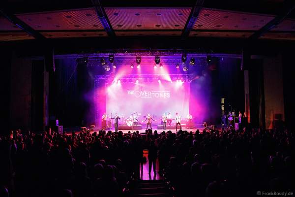 Lachie Chapman, Mike Crawshaw, Darren Everest, Mark Franks und Timmy Matley von The Overtones