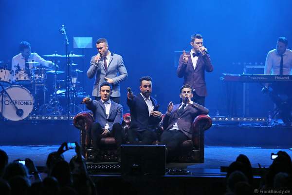 Lachie Chapman, Mike Crawshaw, Darren Everest, Mark Franks und Timmy Matley von The Overtones beim Konzert am 18. Februar 2013 in der Jahrhunderthalle Frankfurt