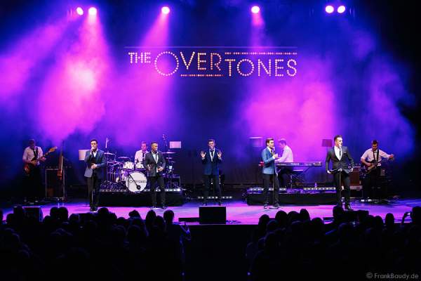Lachie Chapman, Mike Crawshaw, Darren Everest, Mark Franks und Timmy Matley von The Overtones