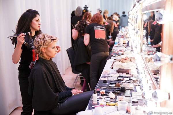 Caroline Noeding bei den Vorbereitungen - Miss Germany 2013 - Backstage
