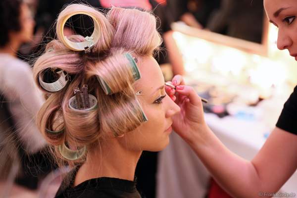 Die Teilnehmerinnen der Miss Germany 2013 bei den Vorbereitungen - Backstage