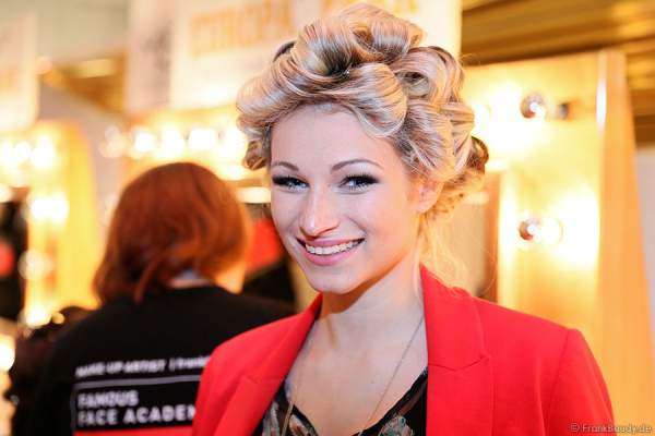 Die Teilnehmerinnen der Miss Germany 2013 bei den Vorbereitungen - Backstage