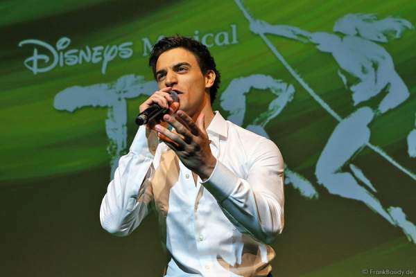 Hauptdarsteller Gian Marco Schiaretti bei Disneys Musical TARZAN in Stuttgart