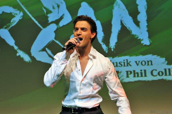 Hauptdarsteller Gian Marco Schiaretti bei Disneys Musical TARZAN in Stuttgart