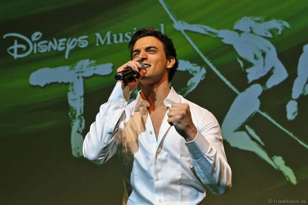 Hauptdarsteller Gian Marco Schiaretti bei Disneys Musical TARZAN in Stuttgart