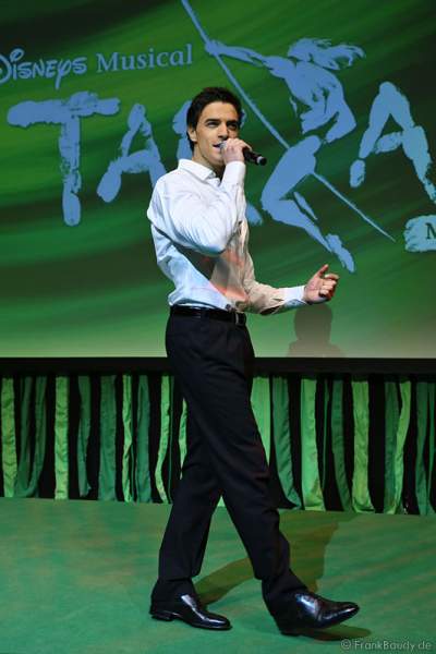 Hauptdarsteller Gian Marco Schiaretti bei Disneys Musical TARZAN in Stuttgart