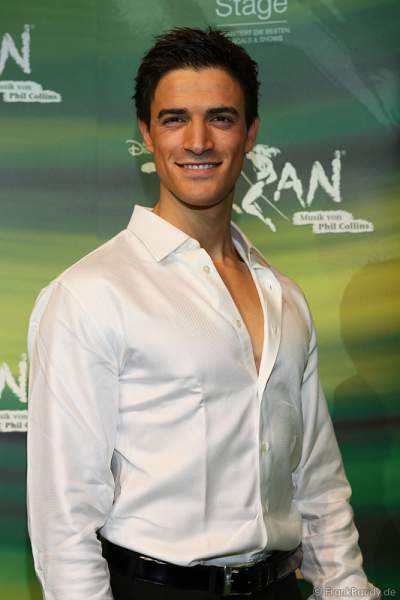 Hauptdarsteller Gian Marco Schiaretti bei Disneys Musical TARZAN in Stuttgart