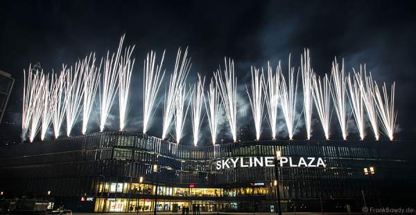 Feuerwerk Eröffnungsfeier Skyline Plaza im Europaviertel-Frankfurt 2013