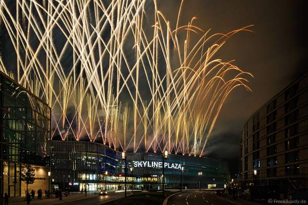 Feuerwerk Eröffnungsfeier Skyline Plaza im Europaviertel-Frankfurt 2013
