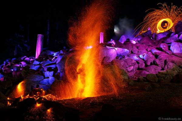 Feuershow von Project PQ bei Felsenmeer in Flammen 2013