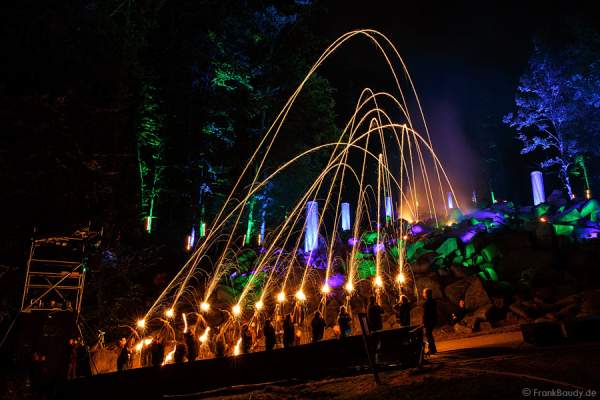 Feuerpfeile des Pfeil-und Bogen-Club Bürstadt 1995 e. V. bei Felsenmeer in Flammen 2013