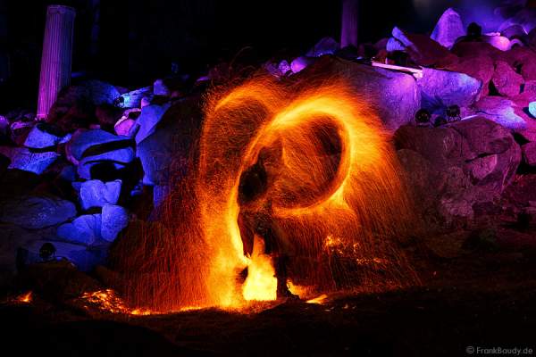Feuershow von Project PQ bei Felsenmeer in Flammen 2013