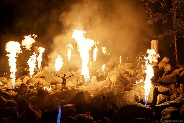 Feuershow von Project PQ bei Felsenmeer in Flammen 2013