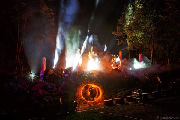 Feuershow von Project PQ bei Felsenmeer in Flammen 2013