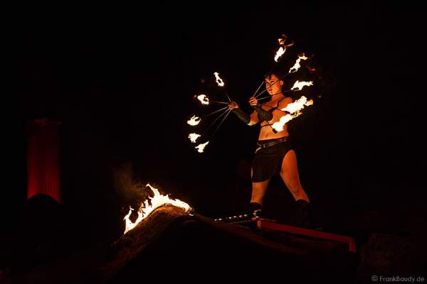 Feuershow von Project PQ bei Felsenmeer in Flammen 2013