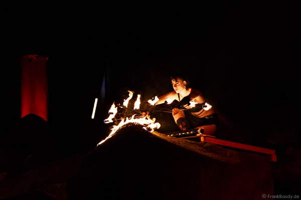 Feuershow von Project PQ bei Felsenmeer in Flammen 2013