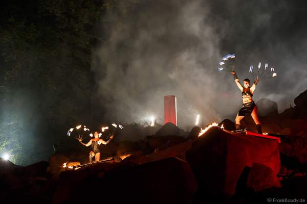 Feuershow von Project PQ bei Felsenmeer in Flammen 2013