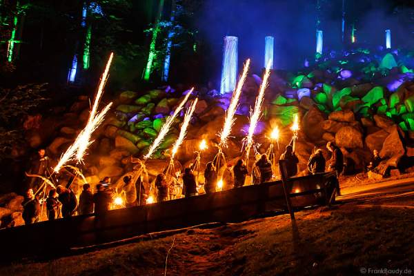 Feuerpfeile des Pfeil-und Bogen-Club Bürstadt 1995 e. V. bei Felsenmeer in Flammen 2013