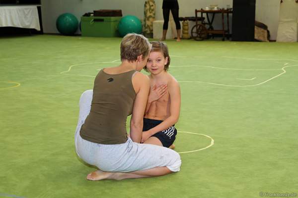 Simon Vollmer - Kinderdarsteller Tarzan - bei den Proben zu Disneys Musical TARZAN im Stage Apollo Theater Stuttgart