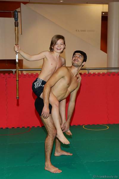 Simon Vollmer, Emanuele Caserta bei den Proben zu Disneys Musical TARZAN im Stage Apollo Theater Stuttgart