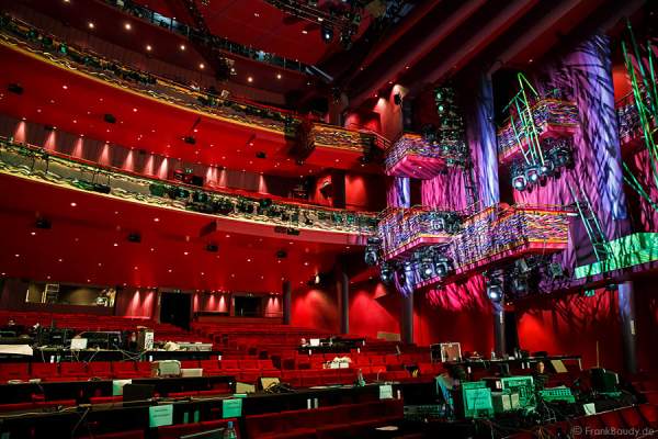 Der Saal des Stage Apollo Theater bei den Vorbereitungen zu dem Musical Tarzan in Stuttgart