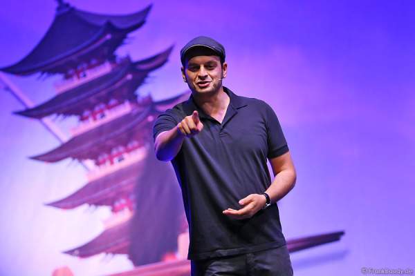 Kaya Yanar bei seiner Show Around the World
