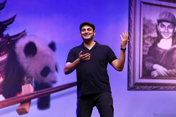 Kaya Yanar bei seiner Show Around the World