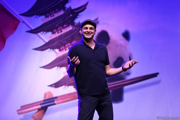 Kaya Yanar bei seiner Show Around the World