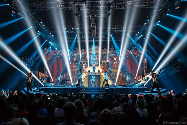 Lightshow bei der Weltpremiere der Show CIRCUS von DJ BoBo